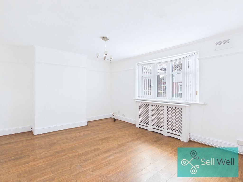 Property photo 3 of 16 Lounge