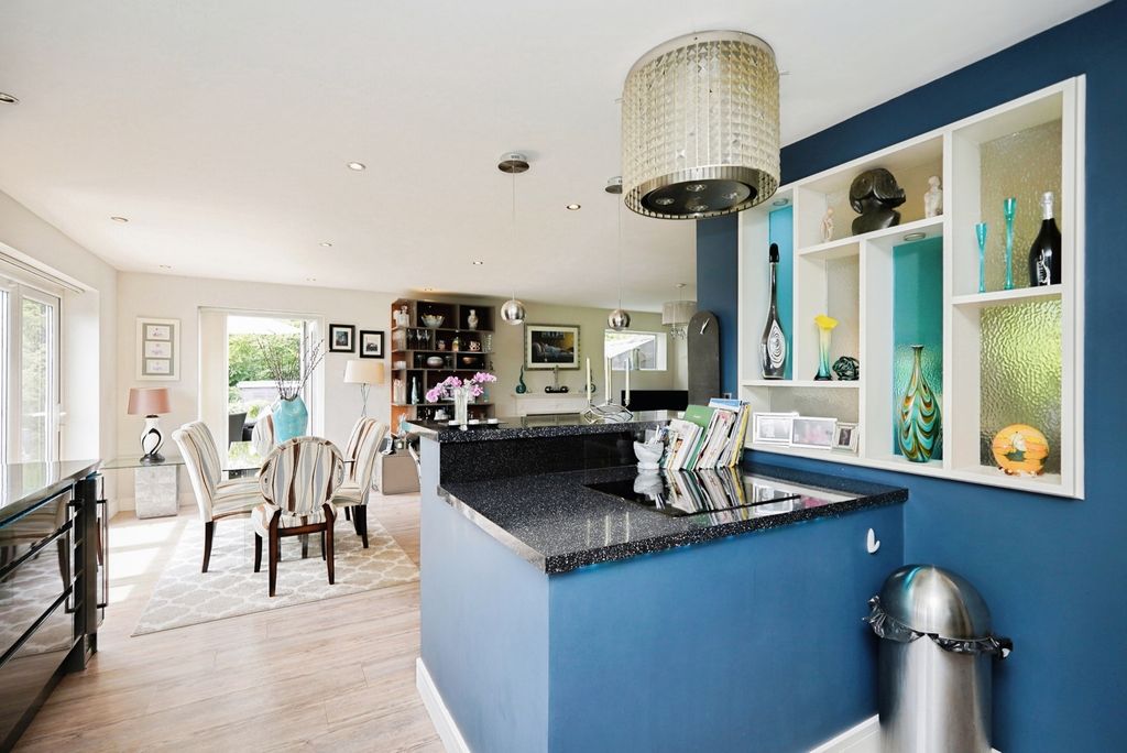 Property photo 3 of 31 Pbox-Img.Jpg