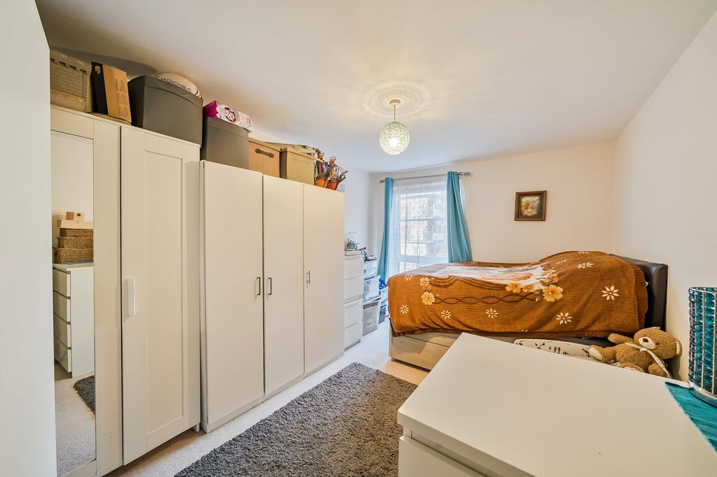 Property photo 3 of 11 Main Bedroom