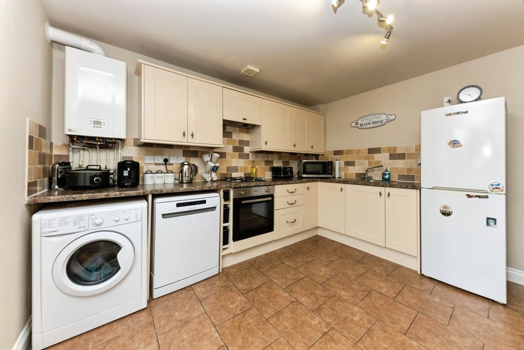 Property photo 2 of 12 Kitchen Pic 1