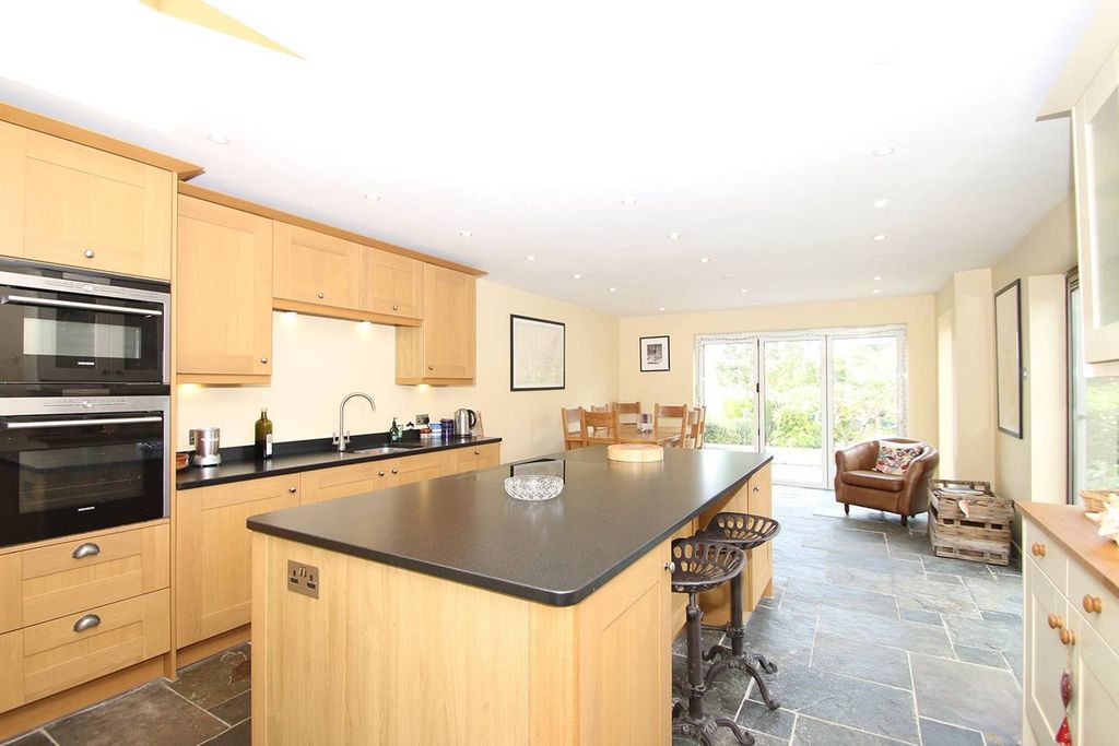 Property photo 1 of 4