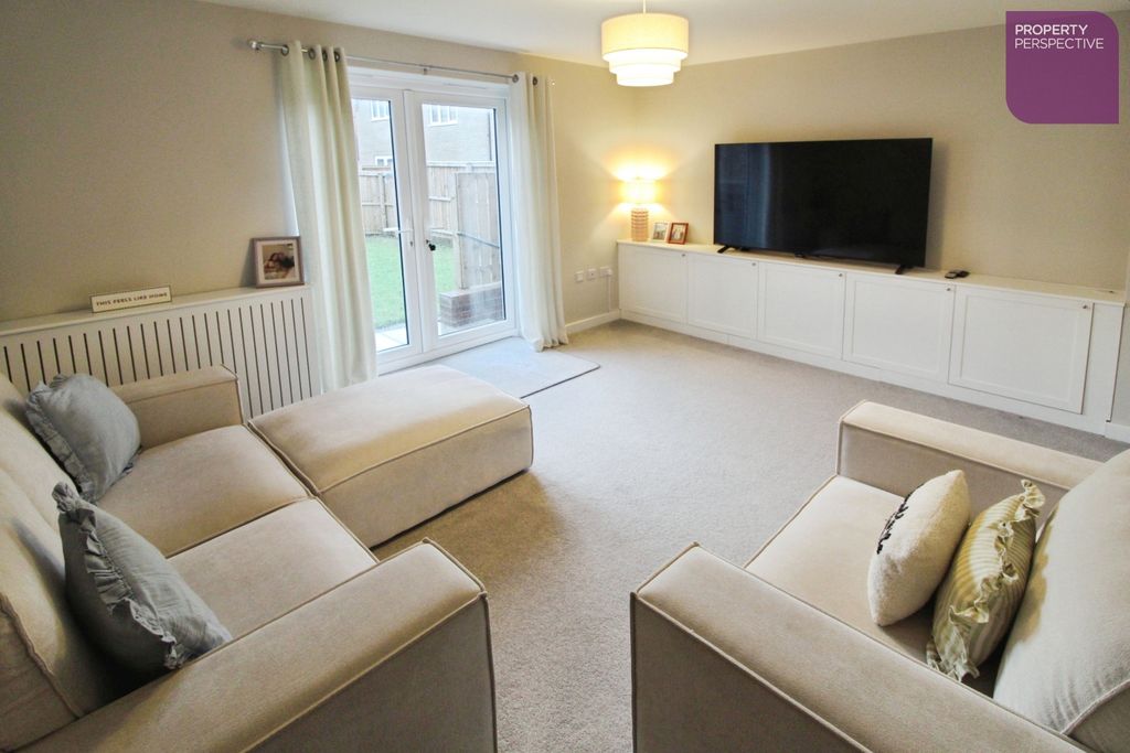 Property photo 2 of 10 Lounge