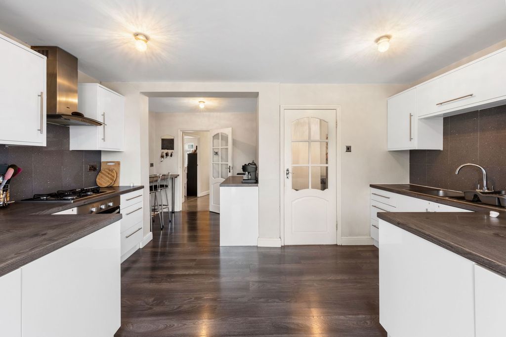 Property photo 1 of 33