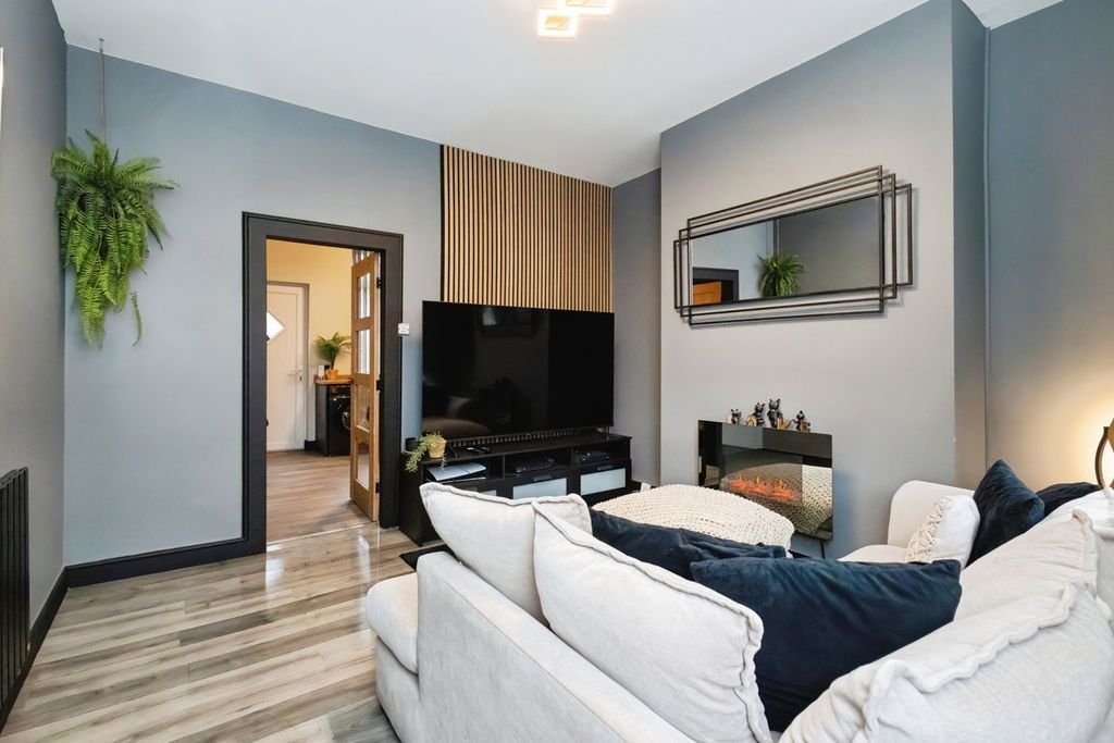 Property photo 3 of 17 Pbox-Img.Jpg