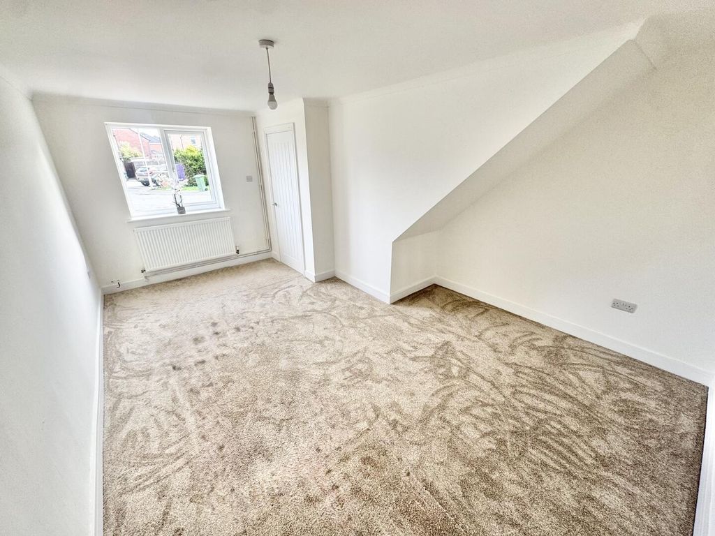 Property photo 2 of 10 Living Room