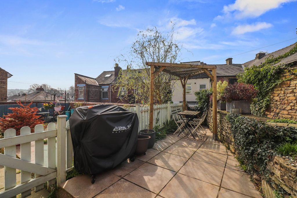 Property photo 2 of 32 Rear Garden