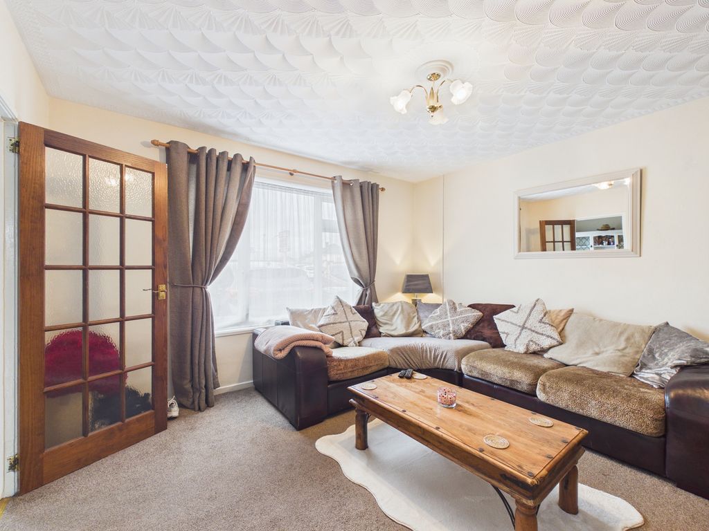 Property photo 3 of 15 Lounge