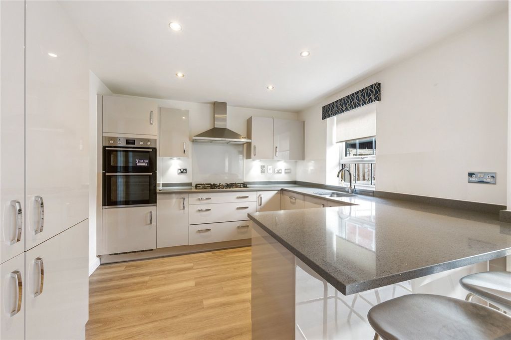 Property photo 2 of 18 Kitchen