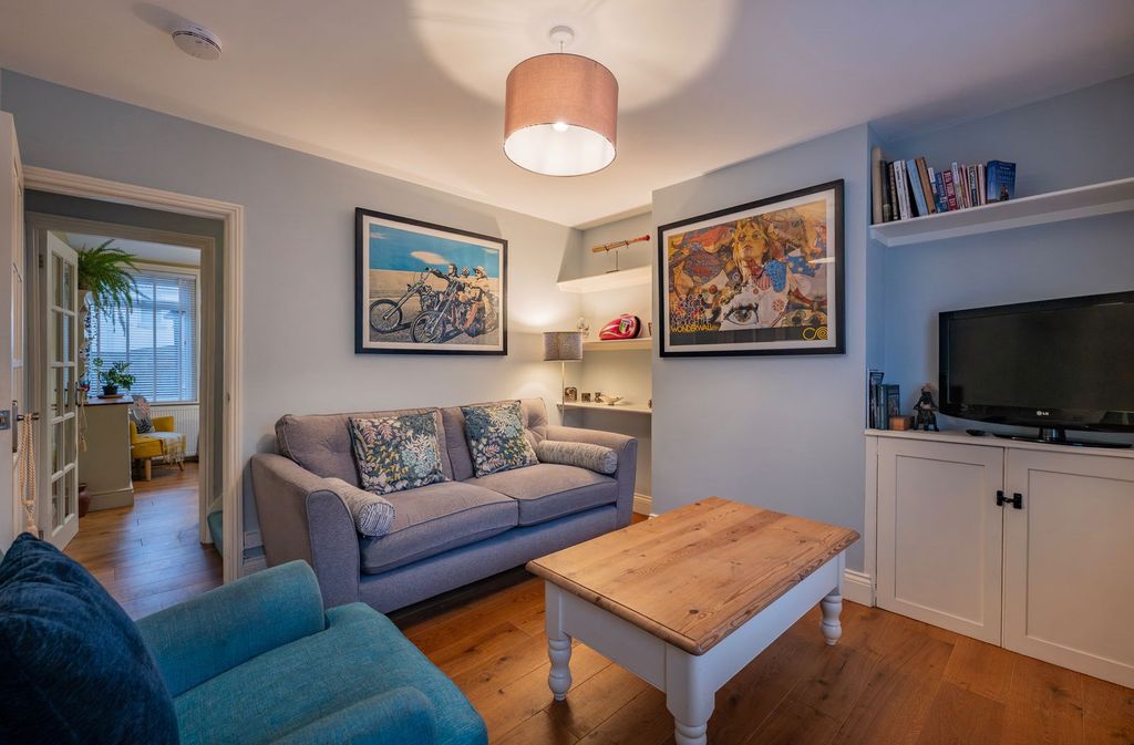 Property photo 2 of 18