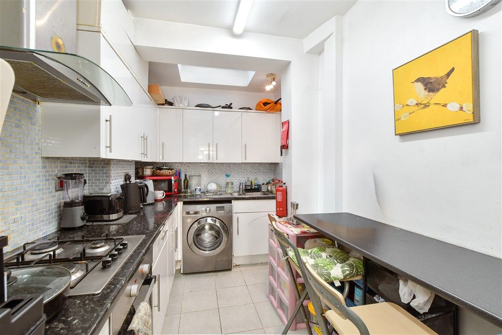 Property photo 2 of 7 Kitchen