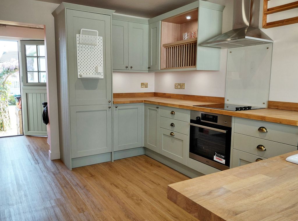 Property photo 2 of 12 Kitchen