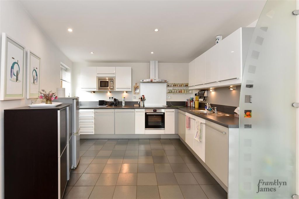 Property photo 3 of 13 Galaxy Building (13).Jpg