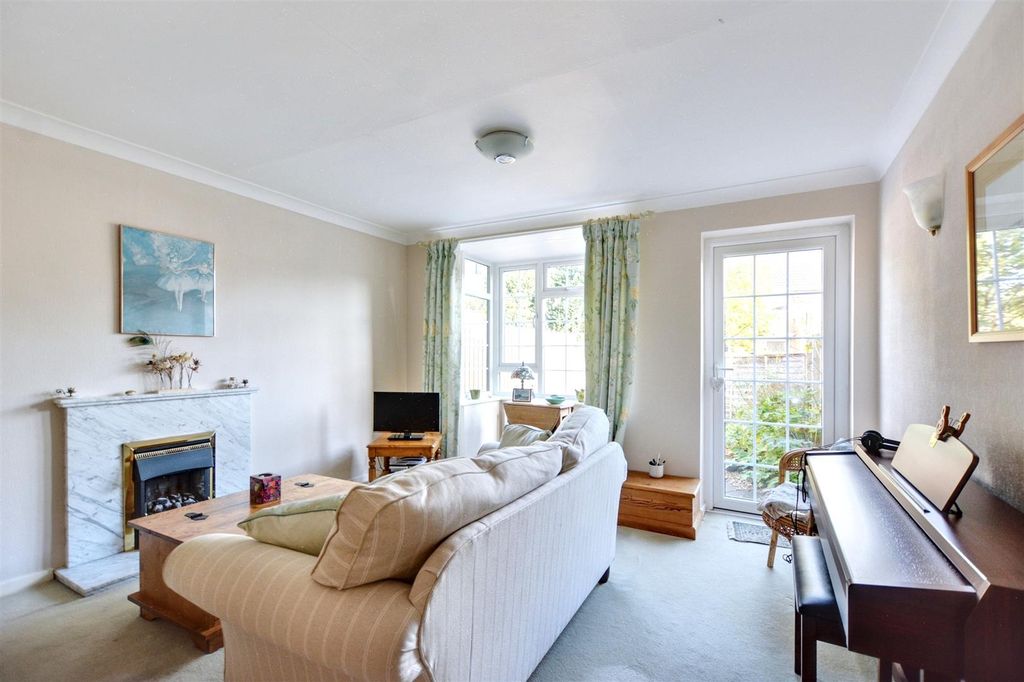 Property photo 2 of 19 Lounge_1.Jpeg