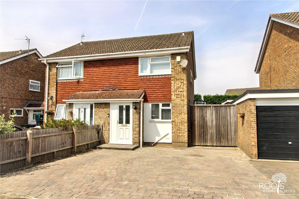 Property photo 1 of 10 Frontage