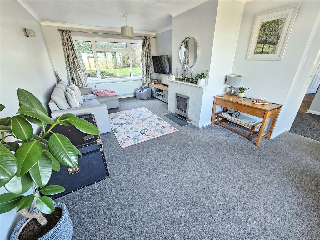 Property photo 2 of 19 Sitting Room.Jpg