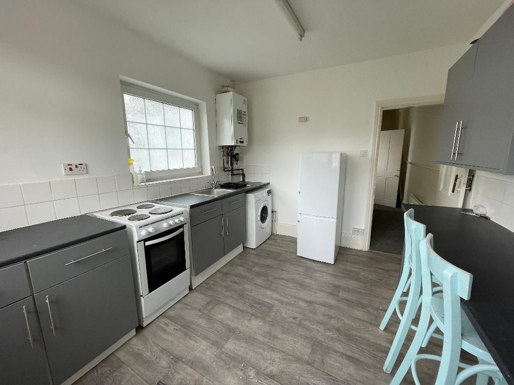 Property photo 1 of 9 Kitchen