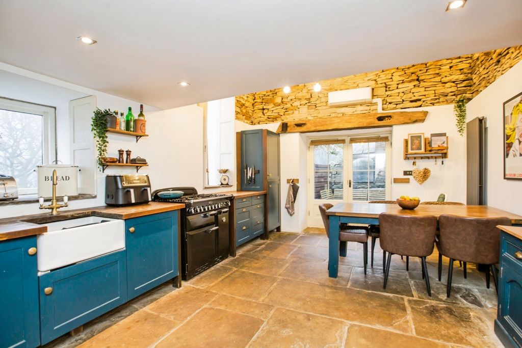 Property photo 3 of 28 Kitchen Diner