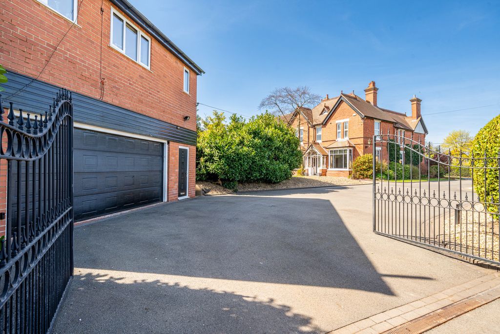 Property photo 3 of 49