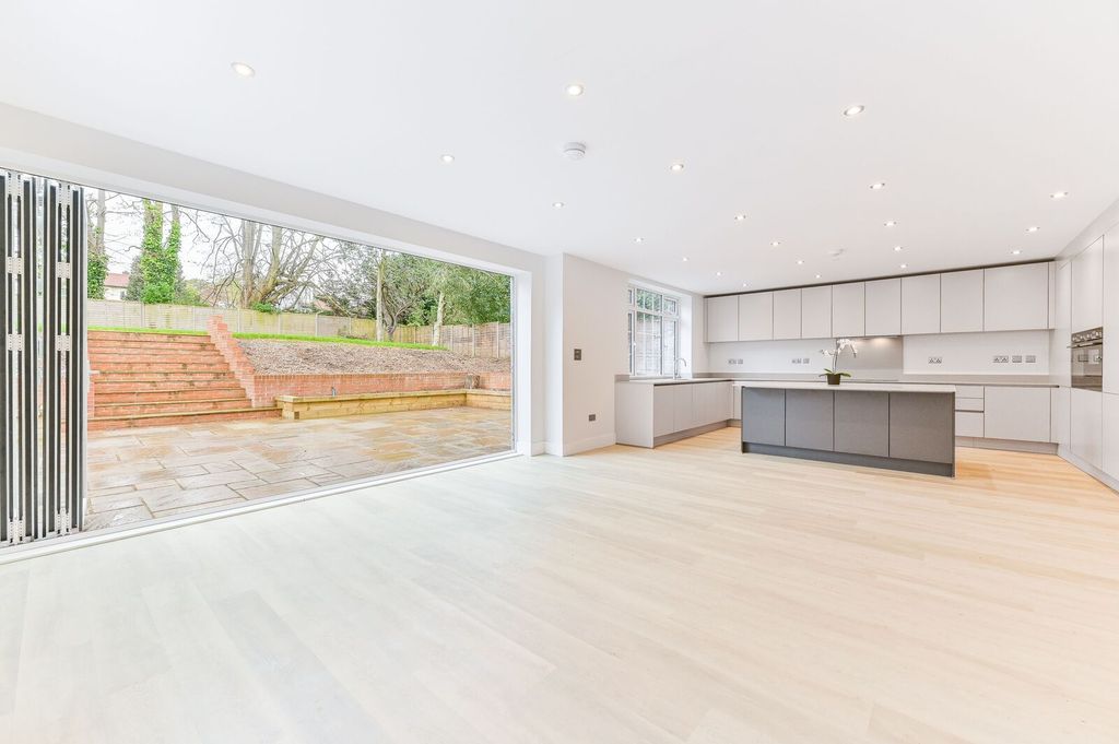 Additional image 10 of 7 bed detached house for saleAddiscombe Road, Croydon CR0