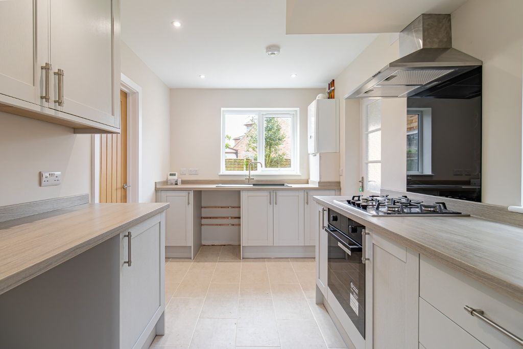 Property photo 2 of 27 5169463