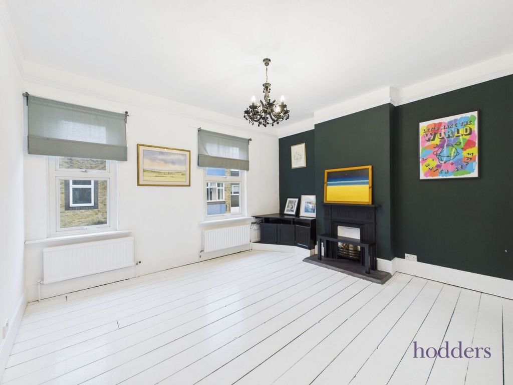 Property photo 2 of 9 Picture No. 11