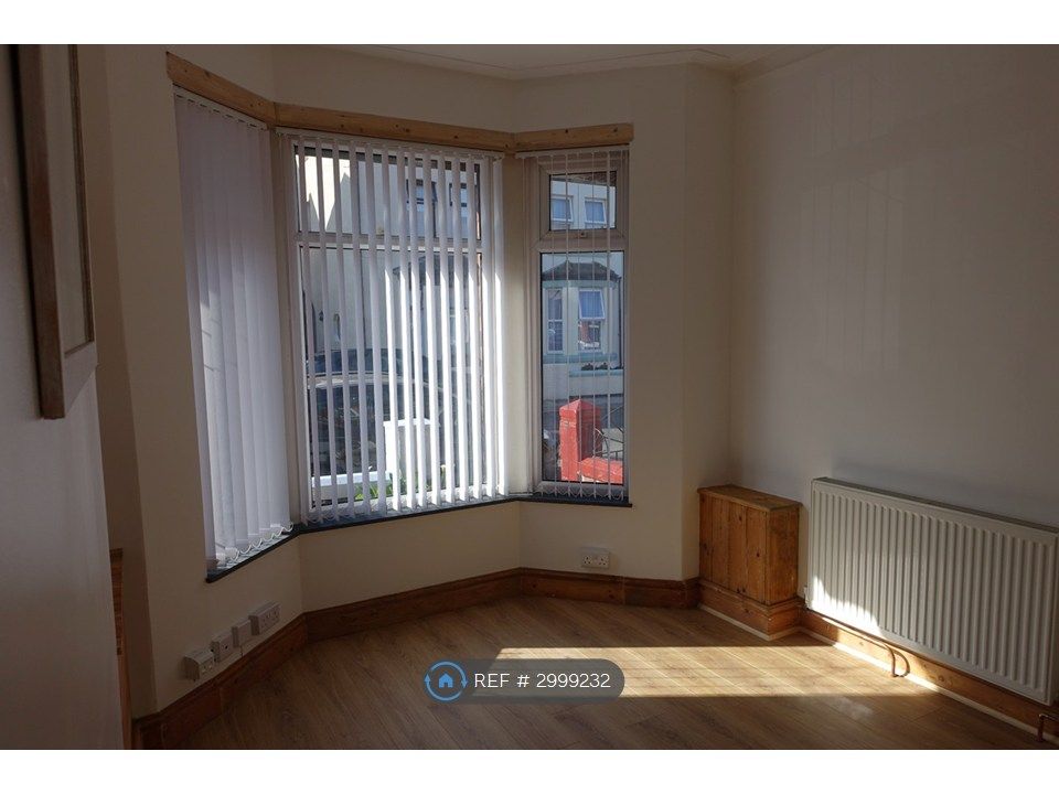 Property photo 3 of 17 Front Room