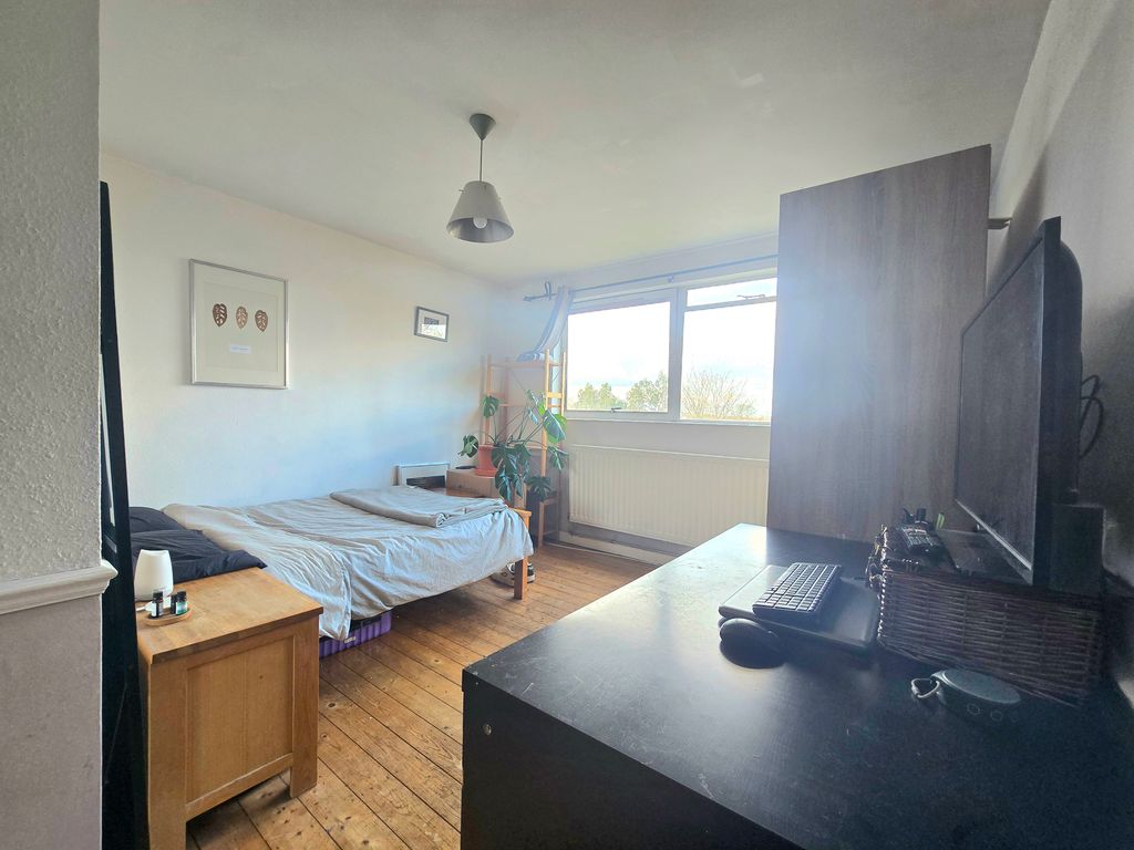 Property photo 3 of 8 3