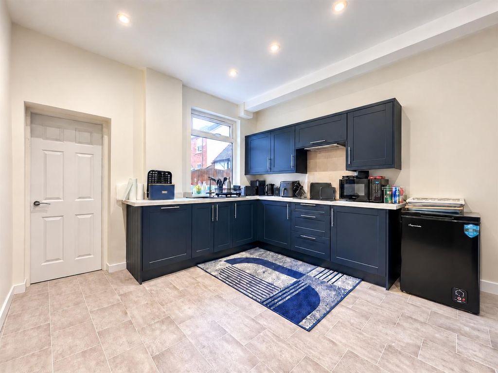 Property photo 3 of 15 Kitchen Diner