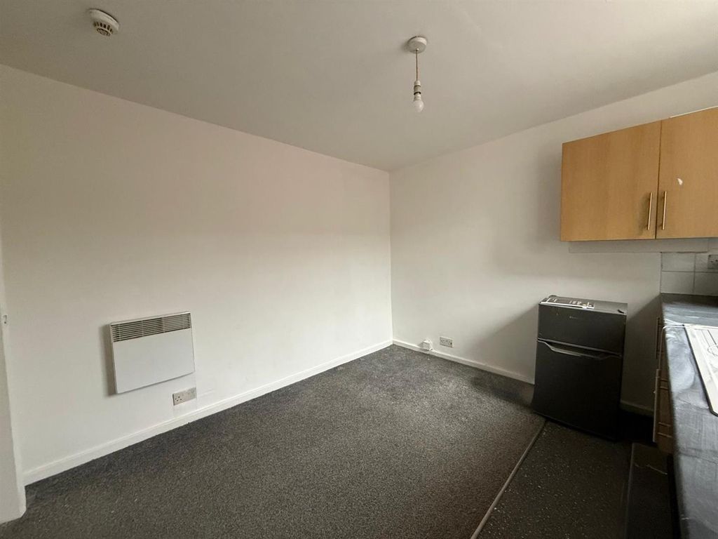 Property photo 3 of 9 Kitchen 1.3.Jpeg