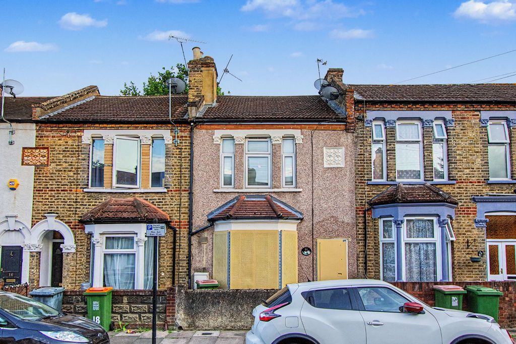 Property photo 1 of 15 20 Khartoum Road, Plaistow, London E13 8Rf