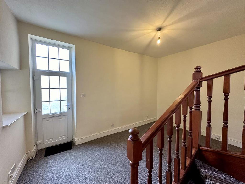 Property photo 2 of 11 Lounge