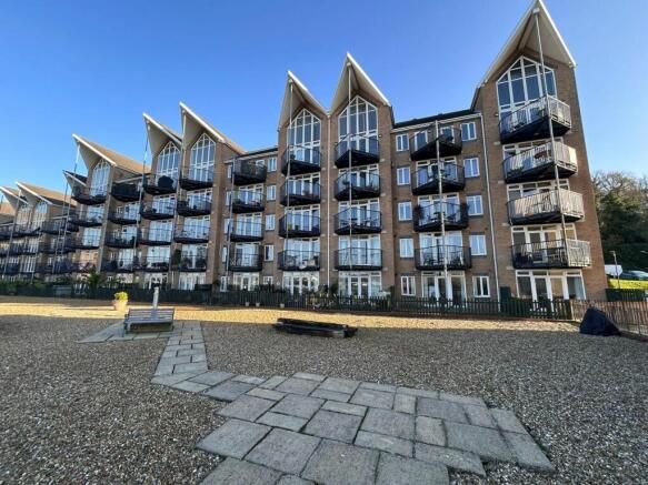 Property photo 1 of 8