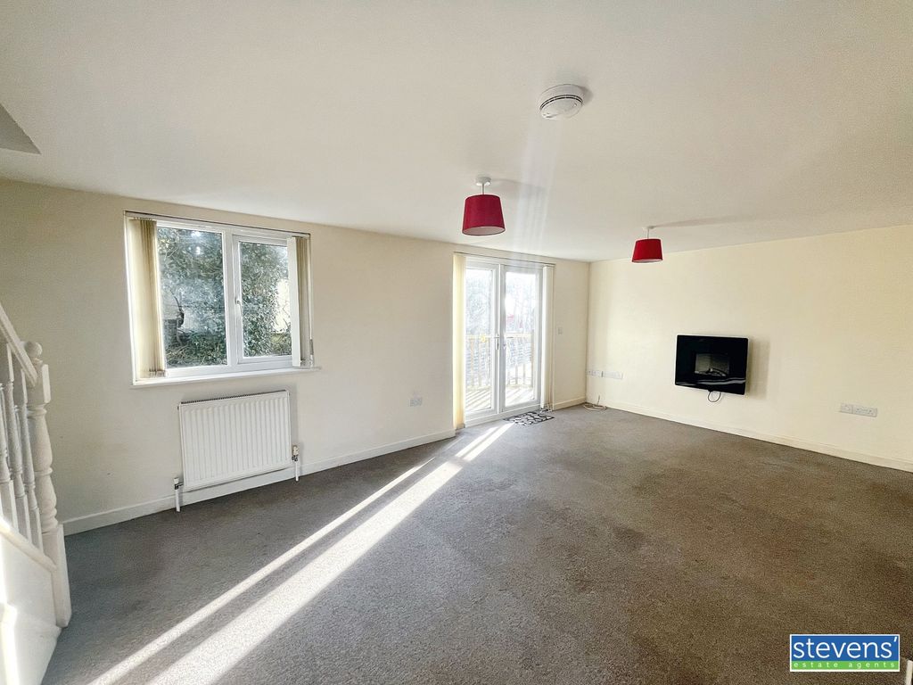 Property photo 3 of 10 Image00010