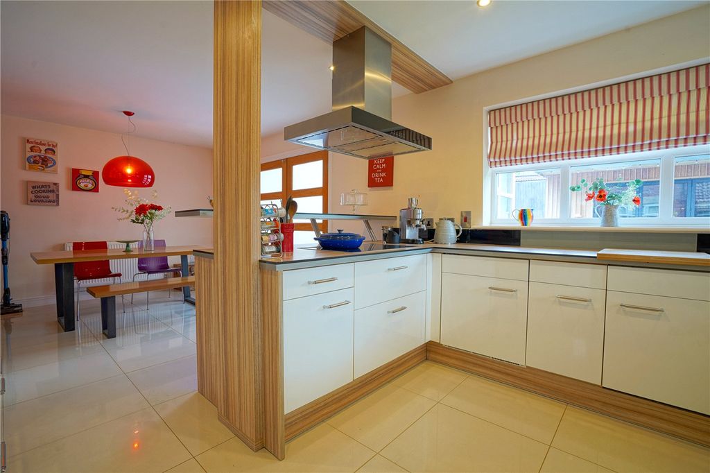 Property photo 3 of 29 Picture No. 18