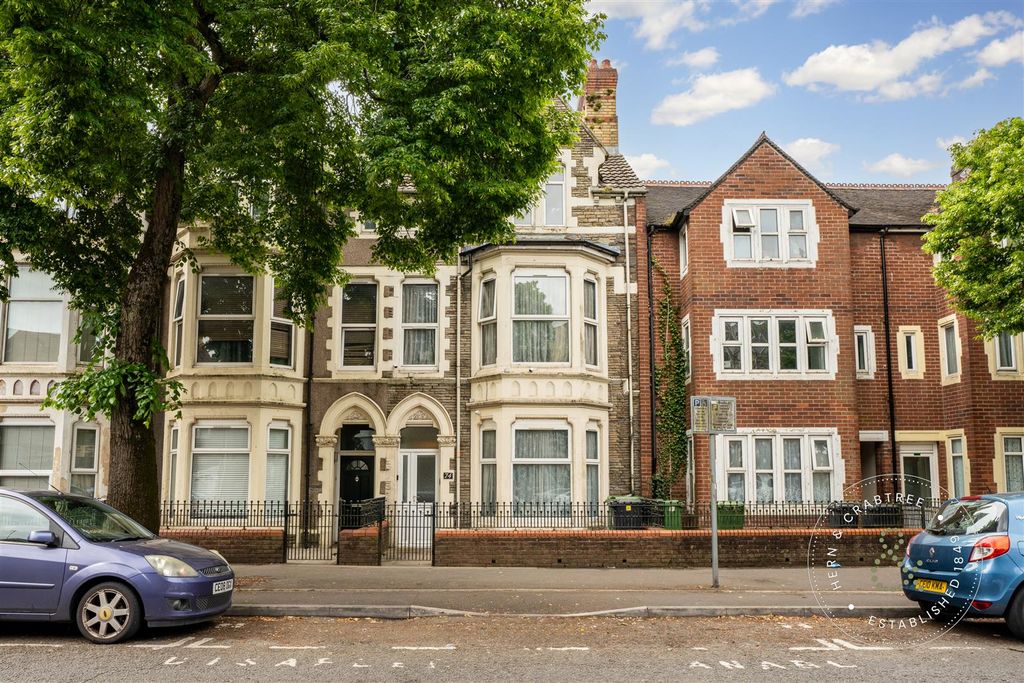 Property photo 1 of 20 Neville Street, Riverside (19).Jpg
