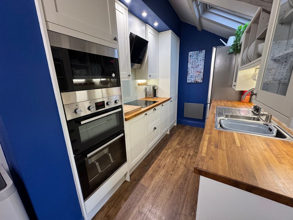 Property photo 3 of 27