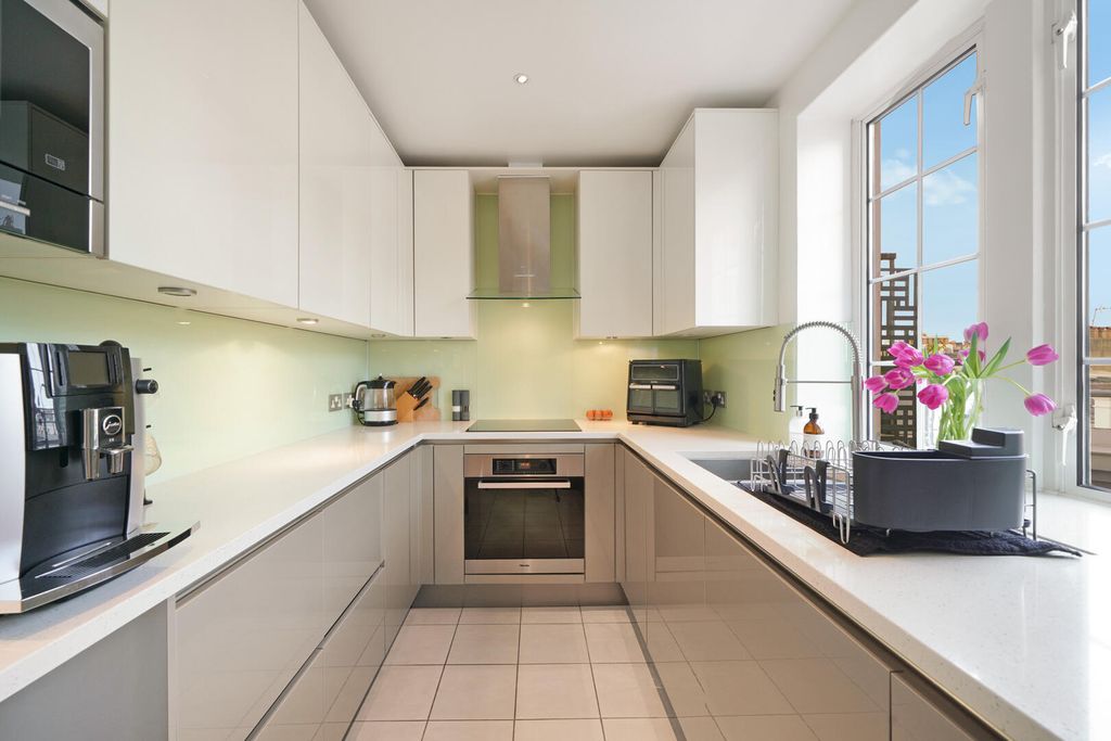 Property photo 3 of 9 Kitchen