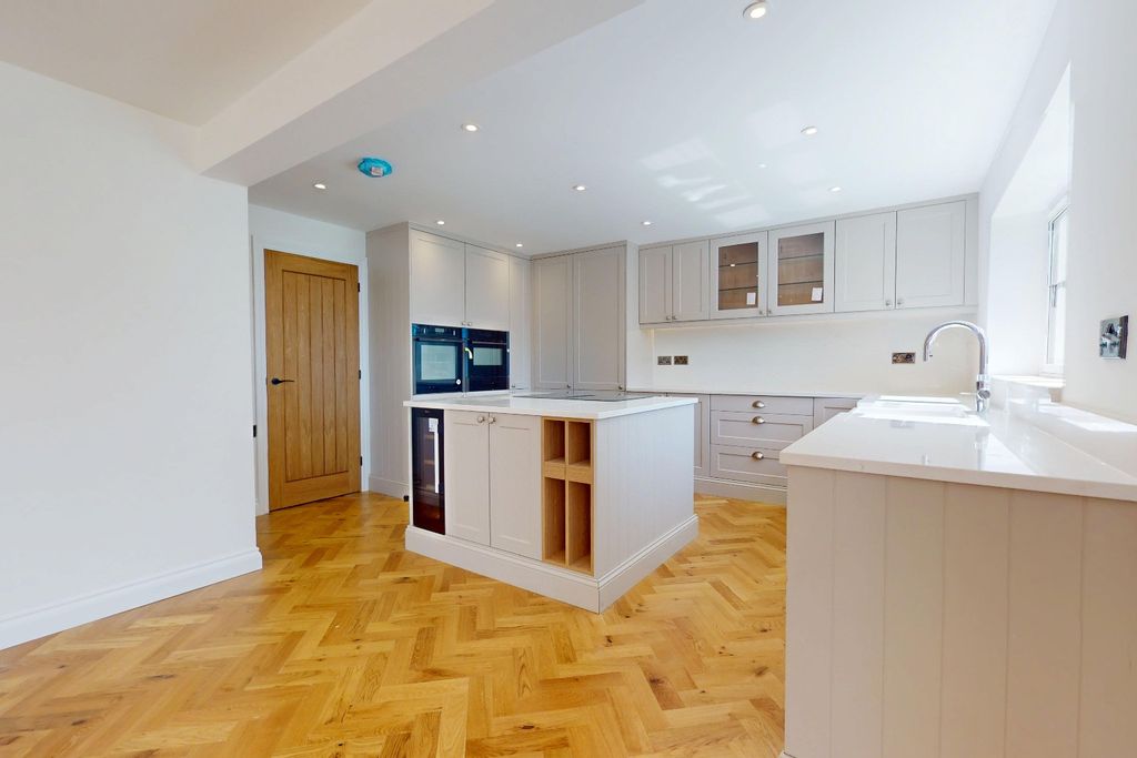 Property photo 2 of 39 5076481