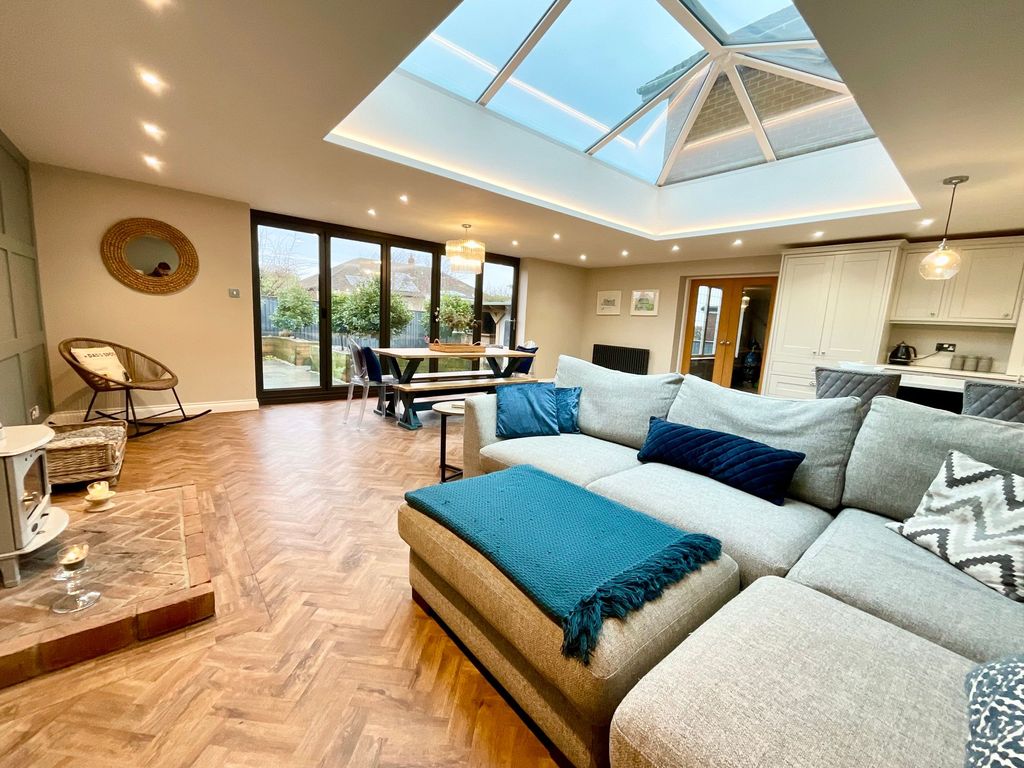 Property photo 2 of 28