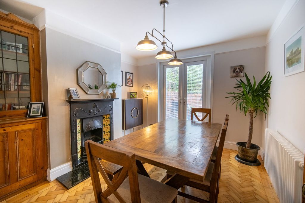 Property photo 3 of 33