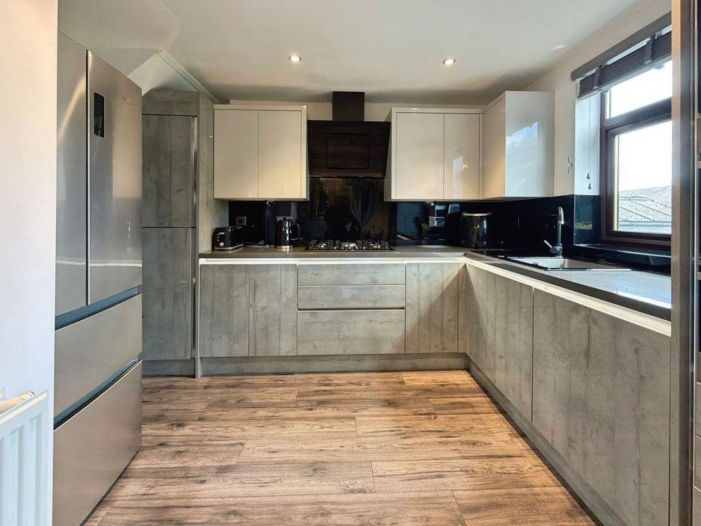 Property photo 2 of 15 Kitchen
