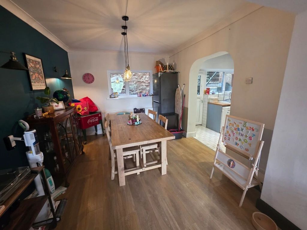Property photo 3 of 9 Dining Area