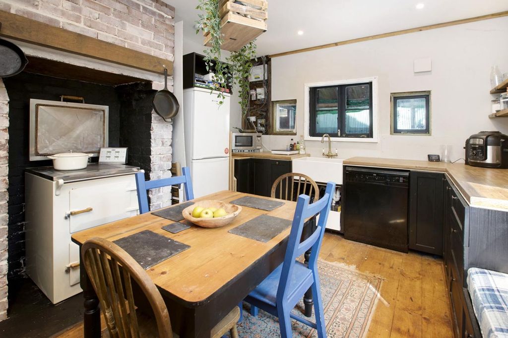 Property photo 3 of 10