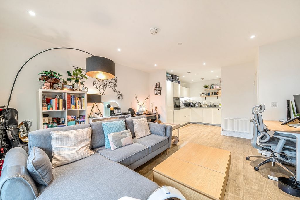 Property photo 3 of 11 1386128-5-692E36d...