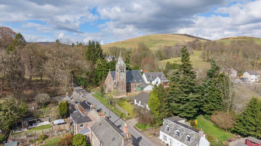 Property photo 2 of 23