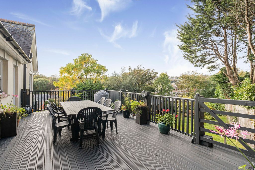 Property photo 3 of 32