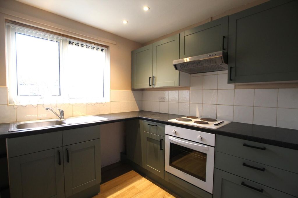 Property photo 2 of 6 Kitchen.Jpg