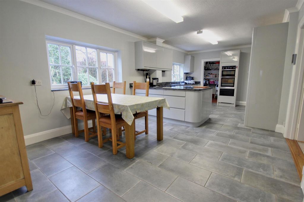 Property photo 3 of 36 Img_0001-Img_0003_Lzn.Jpg