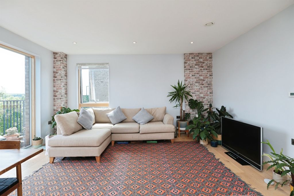 Property photo 3 of 11