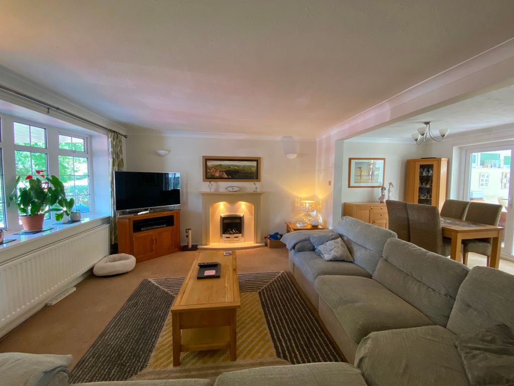 Property photo 2 of 28